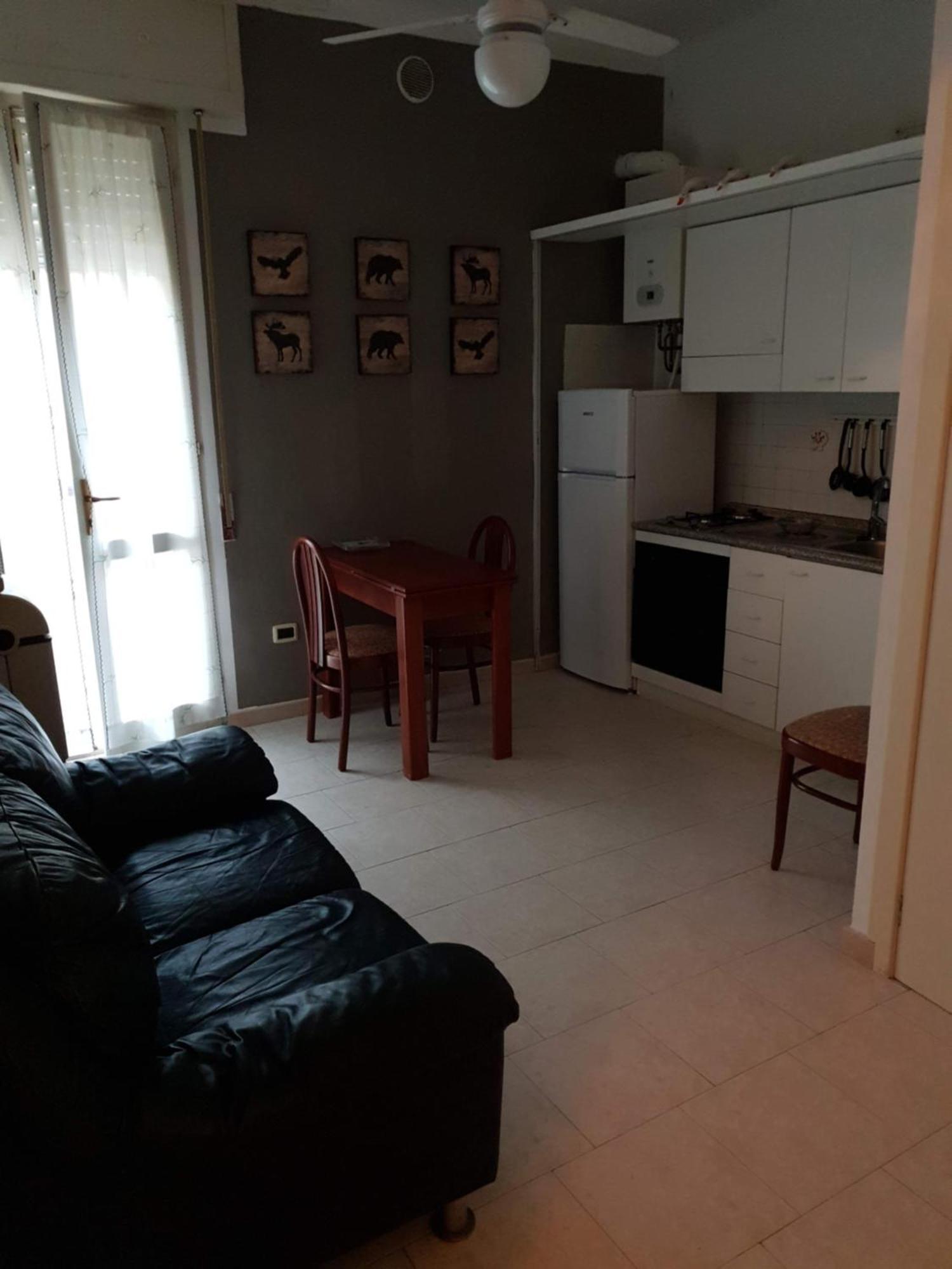 Residence Appartamenti Casa Vacanze Abbazia ペザロ エクステリア 写真