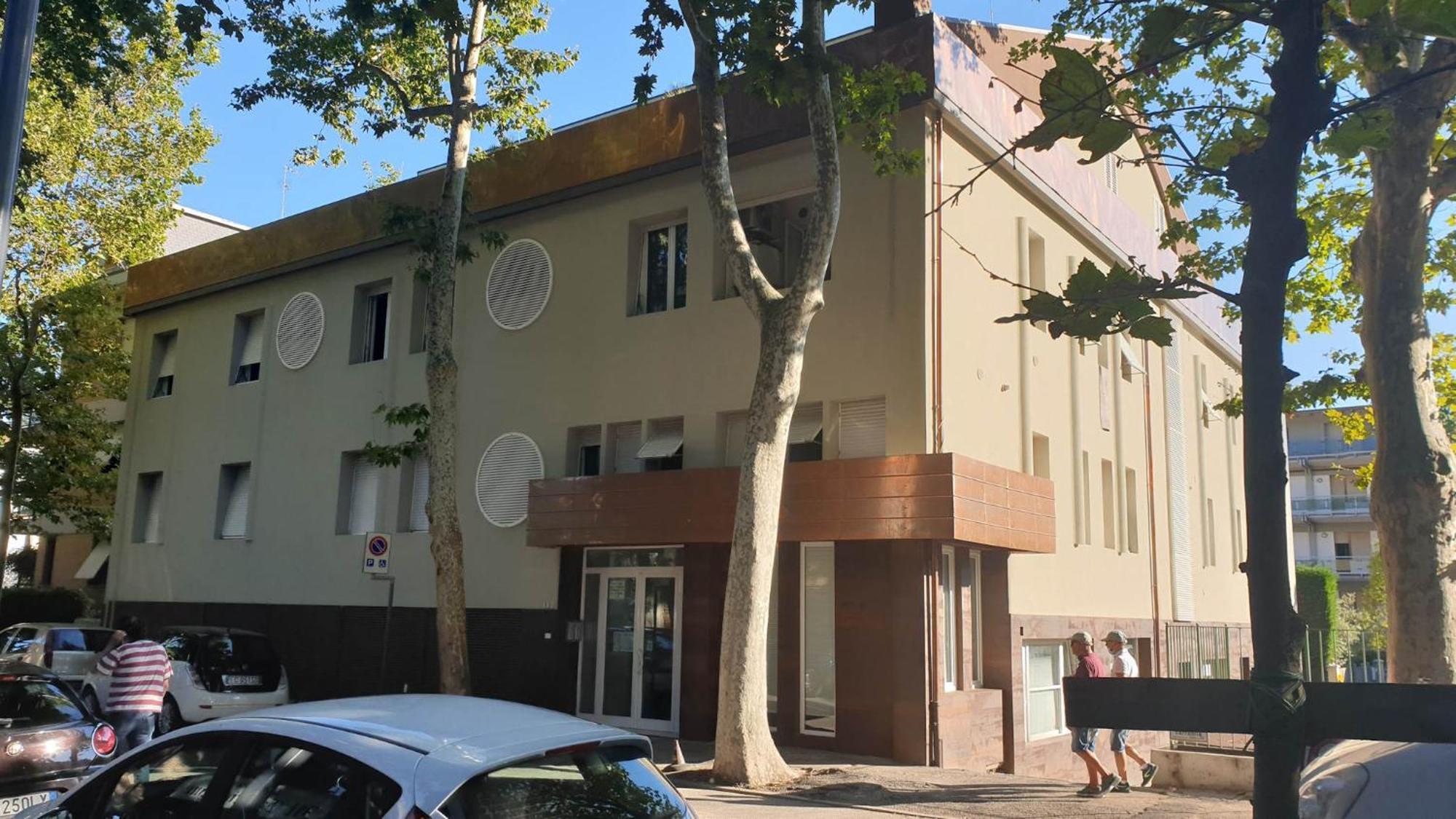 Residence Appartamenti Casa Vacanze Abbazia ペザロ エクステリア 写真